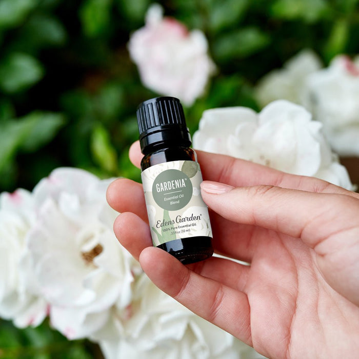 Lifestyle image of Gardenia Essential Oil Blend™
