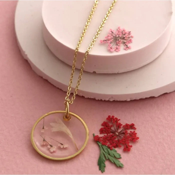 La Petite Epicerie Pro - Jewellery Kit - Resin Pendants - My Floral - Lifestyle Cut
