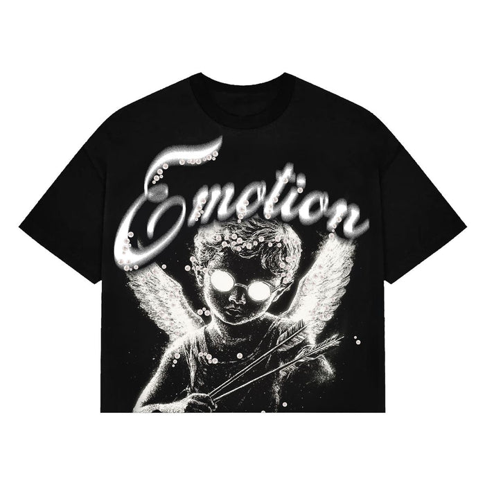 Elegant black cropped tee featuring a stylish Pearl design for a modern look
