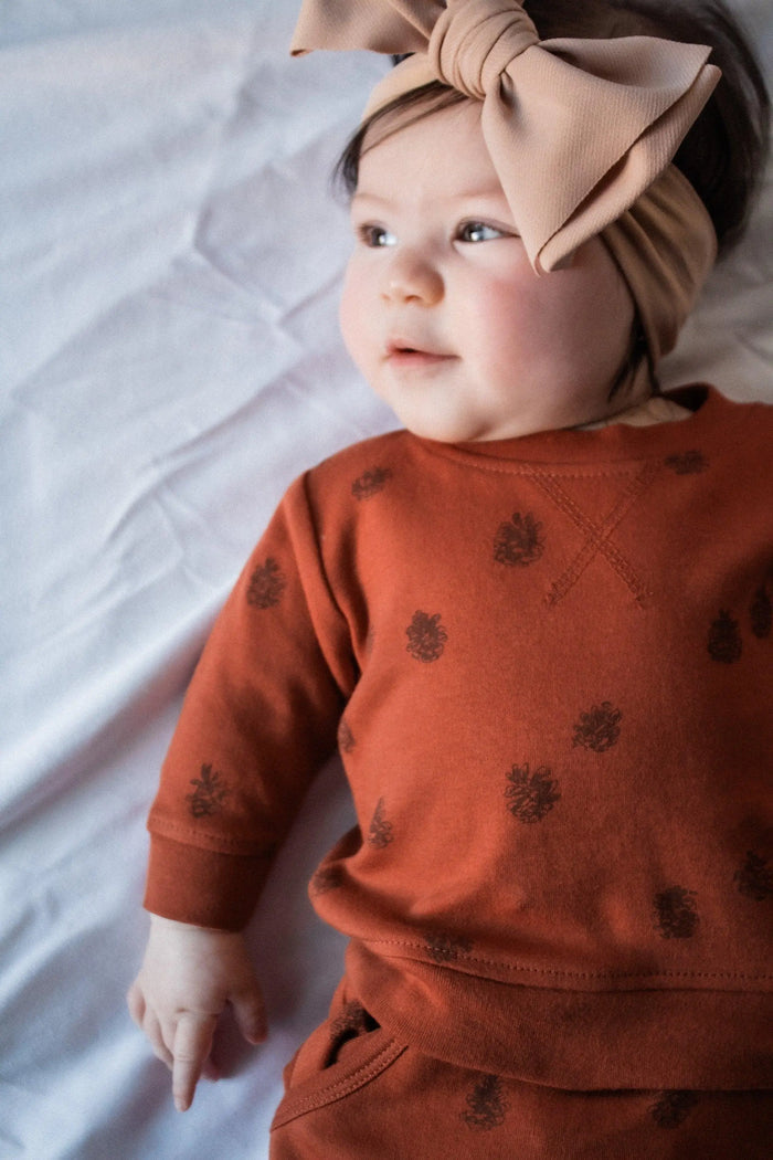 Organic Printed Sweatshirt & Jogger Set in Cinnamon Pinecone | Lovedbaby - Jenni Kidz
