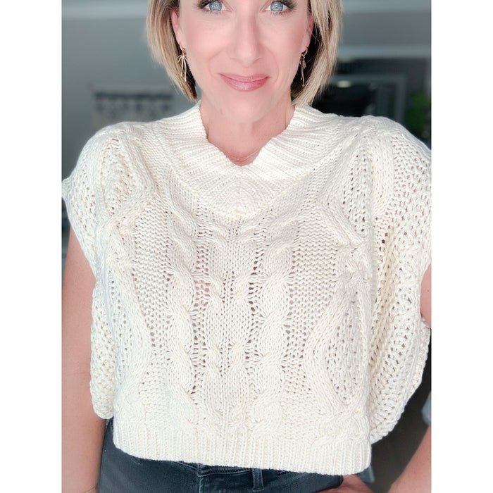 women's boutique cropped cable knit short sleeve sweater cream detail