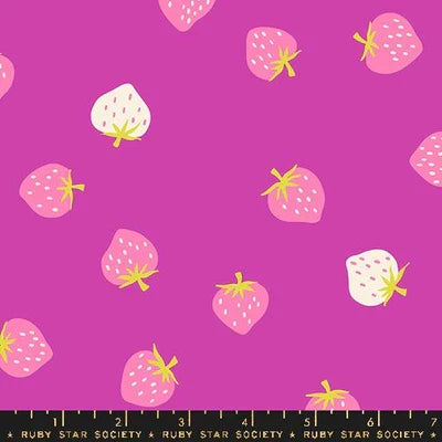 Strawberry Berry - Fat Quarter