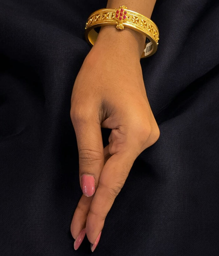The Atyukti Silver Antique Openable Bracelet-Single (Size/2.2/2.4/2.6/2.8)