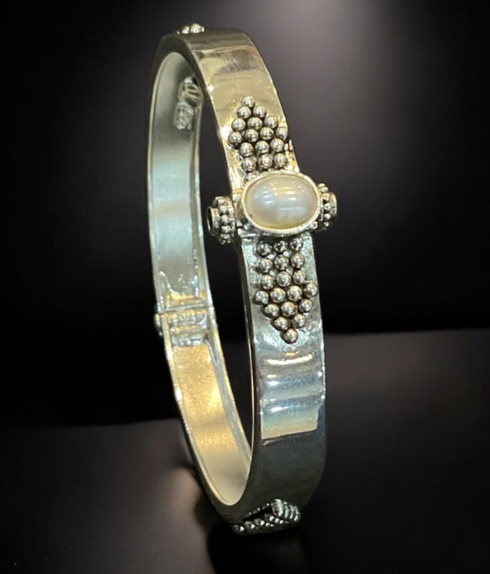 The Mrinalini Silver Antique Openable Pearl Bracelet-Single (Oxidised/Size/2.2/2.4/2.6/2.8)