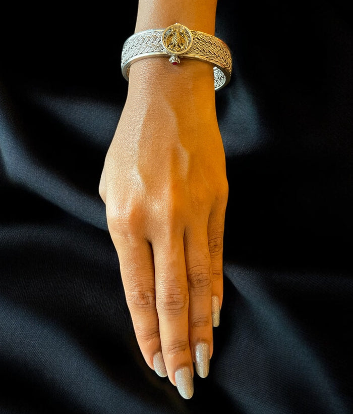 The Rujuta Silver Antique Openable Gandaberunda Bracelet-Single (Oxidised/Size/2.2/2.4/2.6/2.8)
