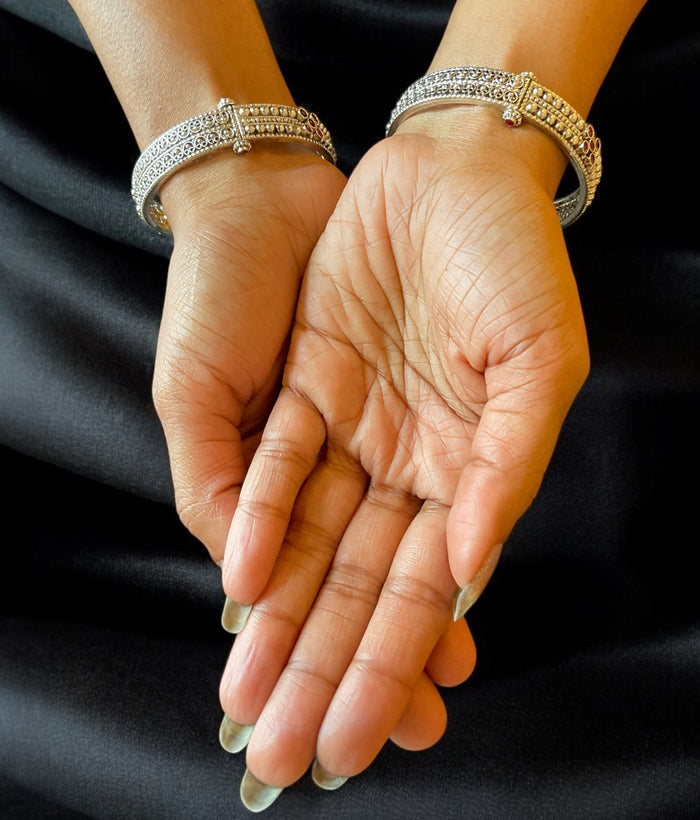 The Samyukta Silver Filigree Openable Bracelet - Single (Oxidised-Size /2.2/2.4/2.6/2.8)