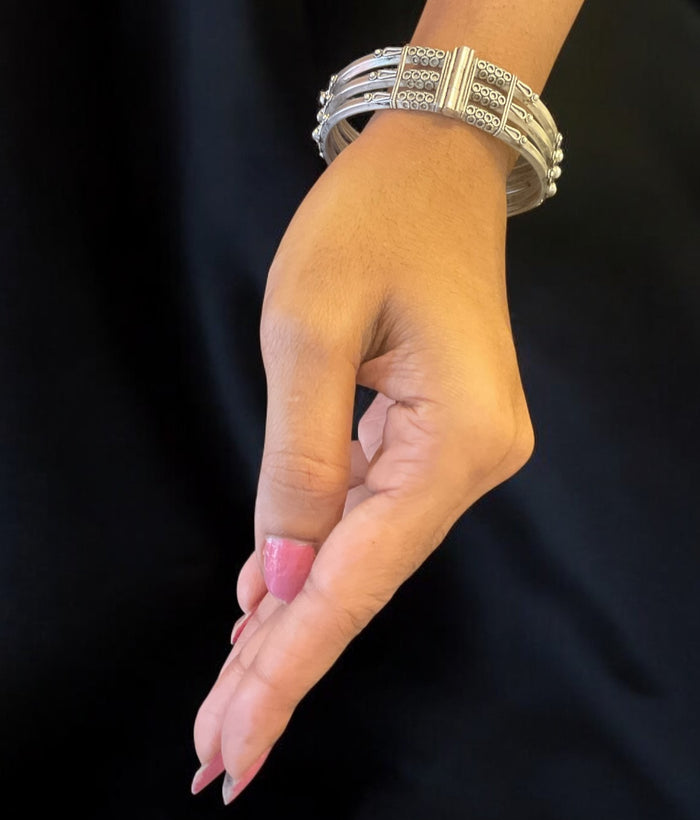 The Suhana Silver Bracelet-Single (Size /2.2/2.4/2.6/2.8)